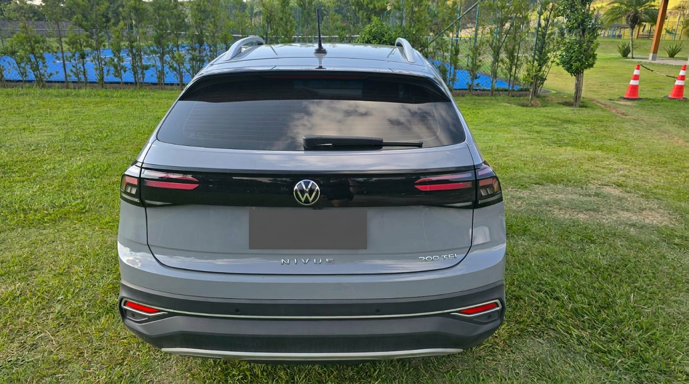 Traseira do VW Nivus Highline (placa oculta)
