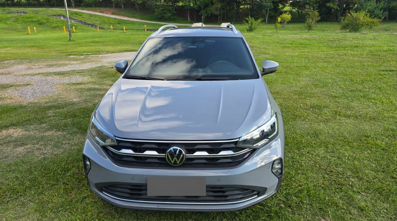 Frente do VW Nivus Highline (placa oculta)